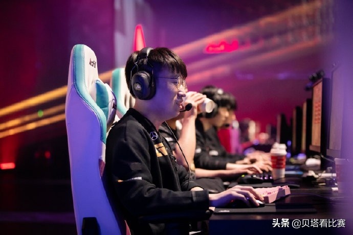 上发光 上发光
